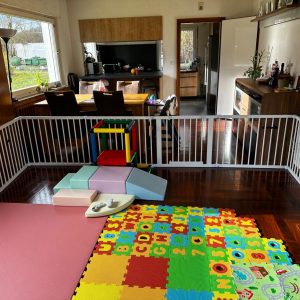 Flexibler Laufstall – anpassbar für drinnen und draußen